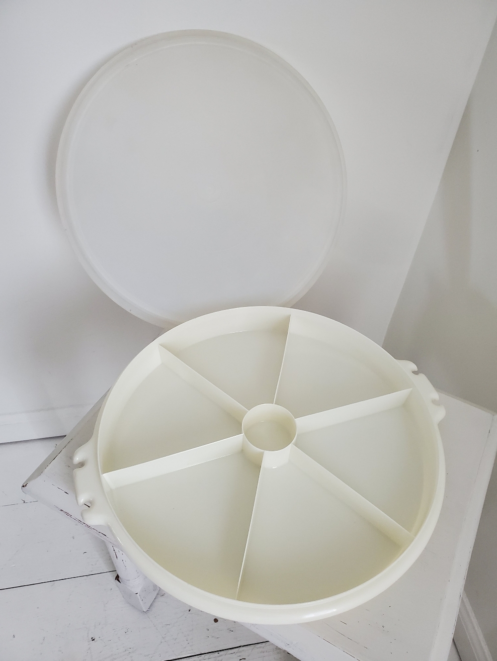 Vintage Tupperware 13" Party Susan With Tupper Seal Lid 224-5